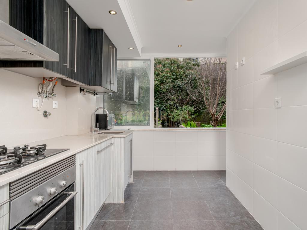 Apartamento Renovado T2 em São Vicente, Lisboa - Image 1