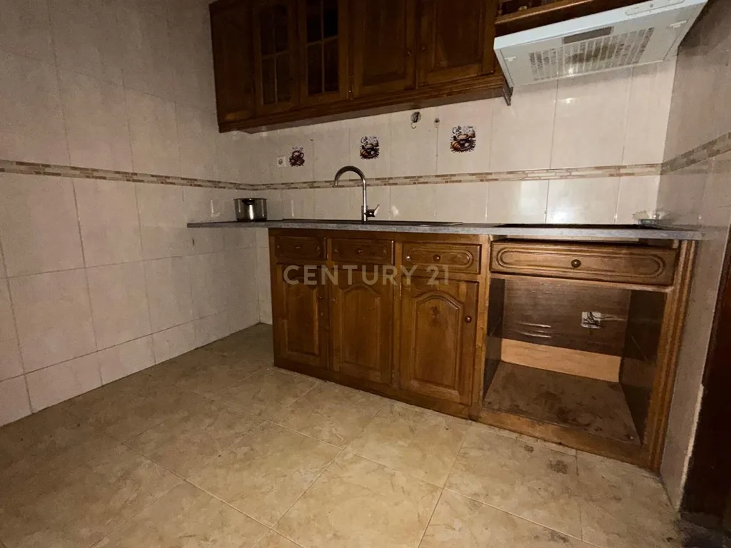 Moradia em Valadares para Restauro ou Reconstrução - Image 10