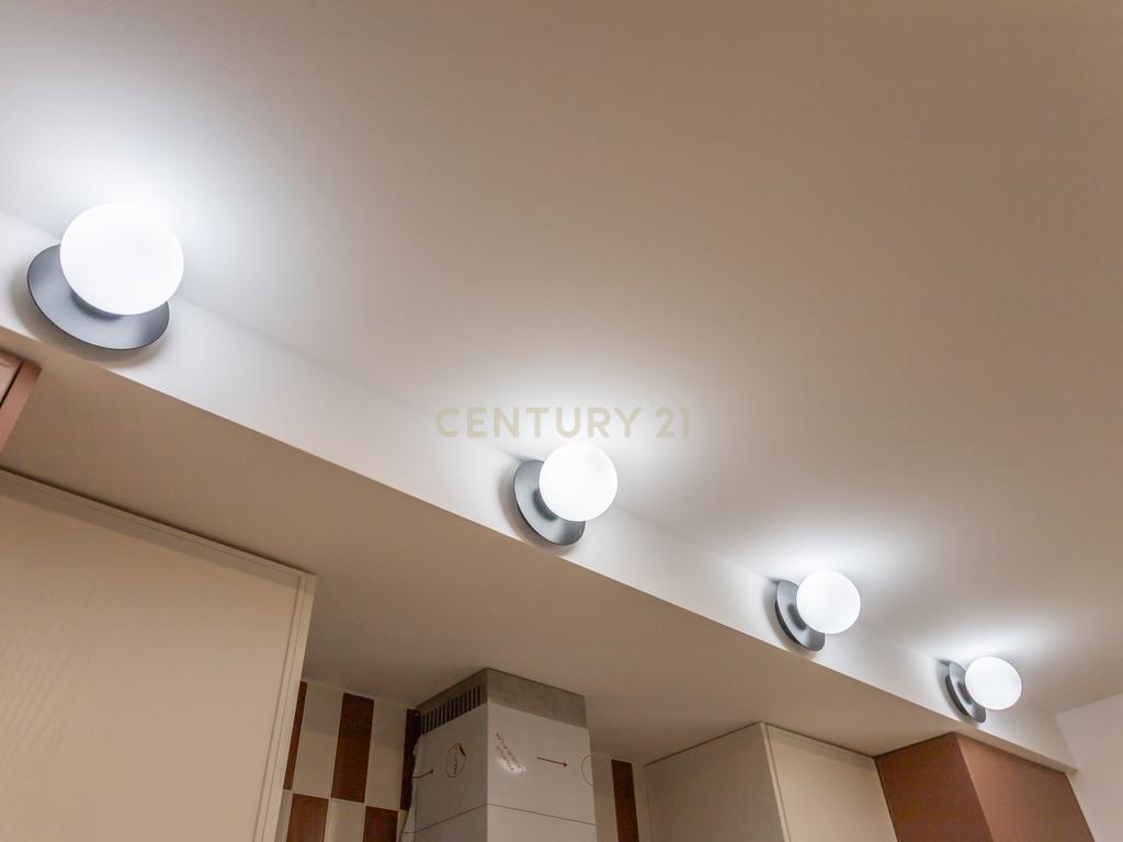 T3 transformado em T2 Remodelado com Elegância no Coração de Montalvão, Setúbal - Image 8