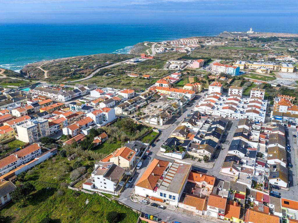 APARTAMENTO T3 TRANSFORMADO EM T2 - CENTRO DE PENICHE ! - Image 22