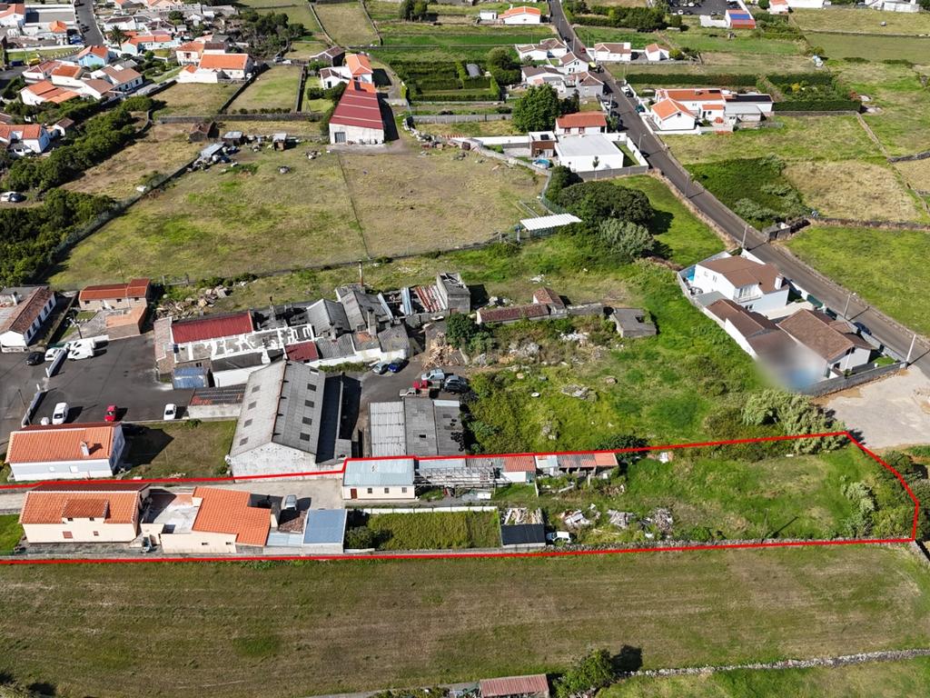 Moradia T6 com Potencial de Rendimento no 2.º Piso - Image 2