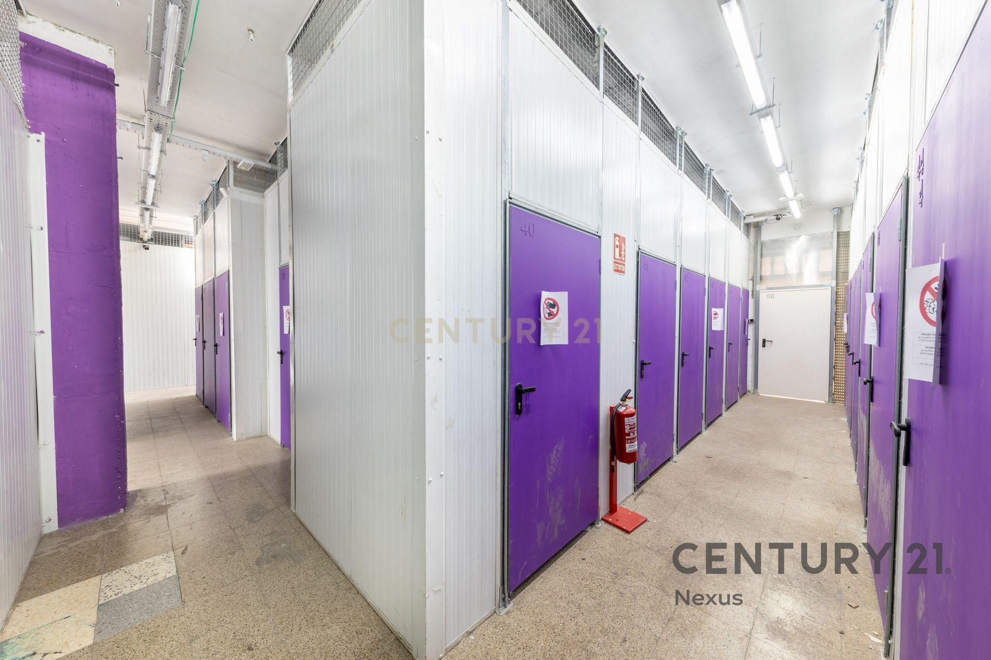 Investimento Excepcional em Ripollet! Lote com 63 Arrecadações Rentáveis, Estacionamento e Acesso Direto - Image 8