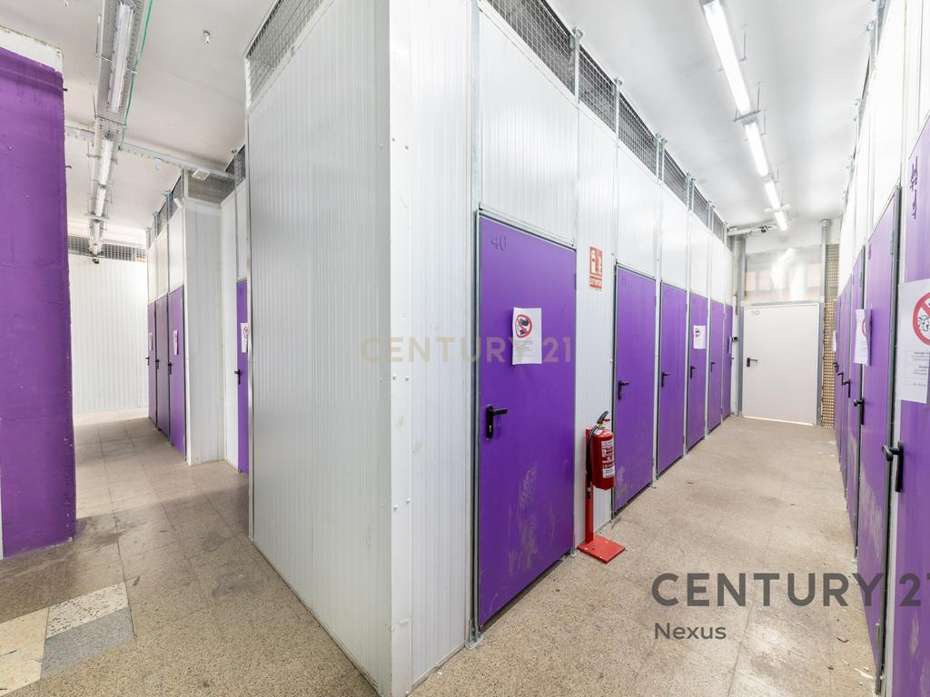 Investimento Excepcional em Ripollet! Lote com 63 Arrecadações Rentáveis, Estacionamento e Acesso Direto - Image 8