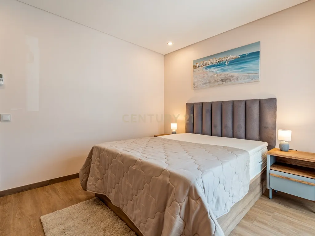 Apartamento T1 completamente remodelado com 2 varandas - Image 7