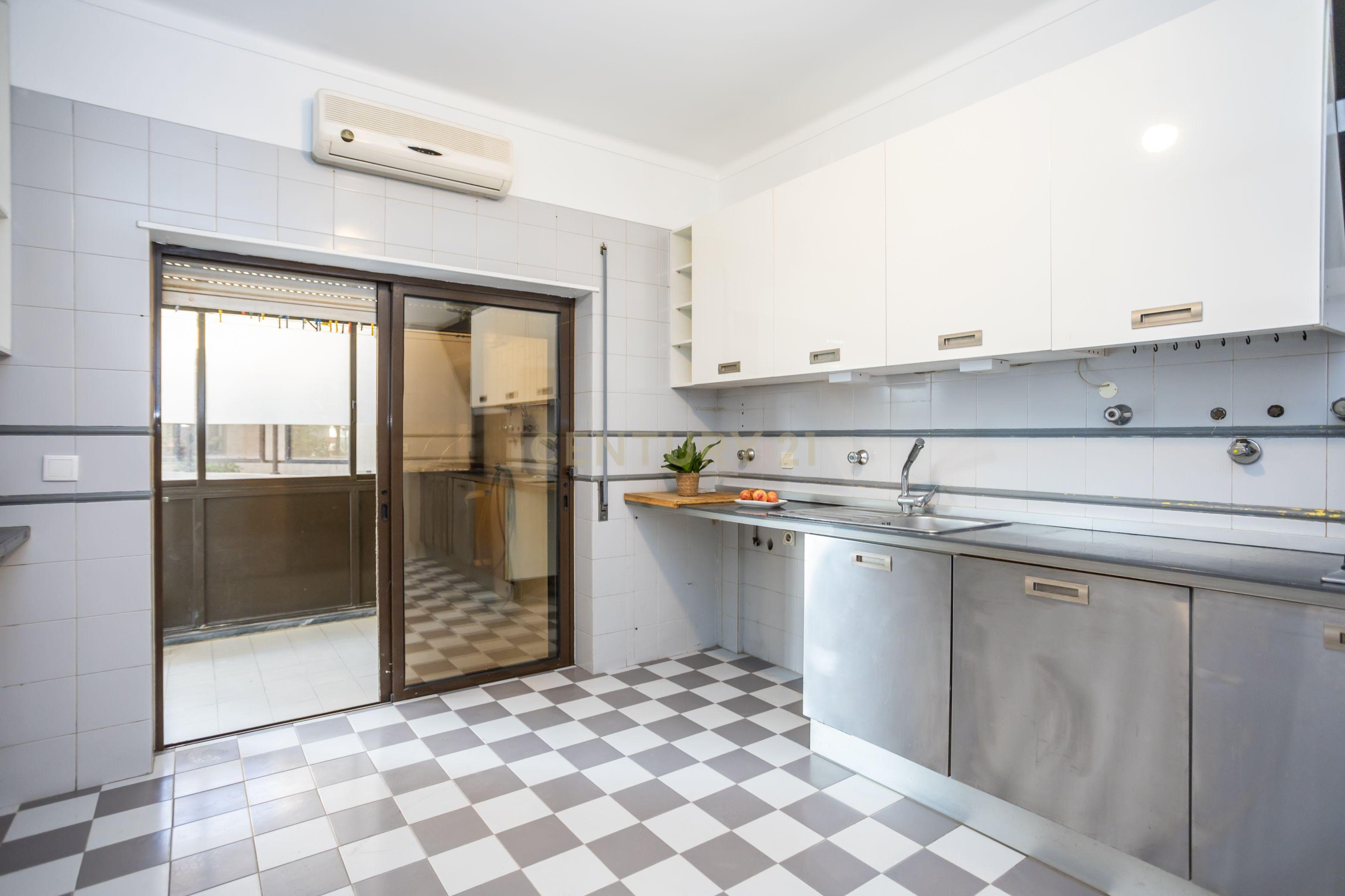 Apartamento T4, centro de Almada com terraço - Image 10