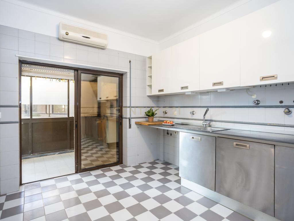 Apartamento T4, centro de Almada com terraço - Image 10