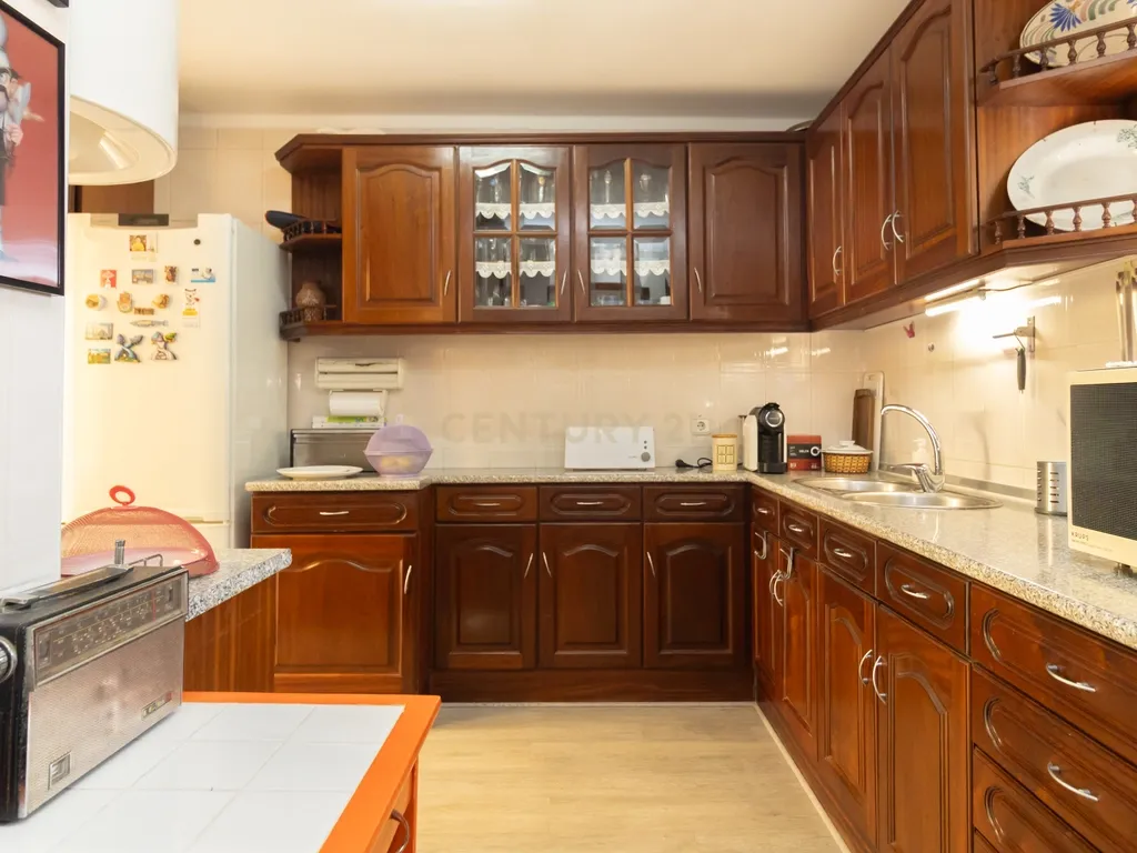 Moradia em Banda de 5 assoalhadas na Banática - Image 9