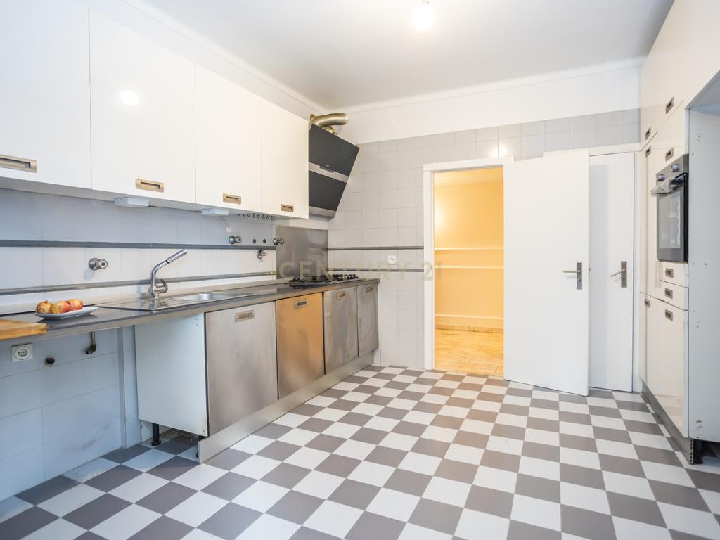 Apartamento T4, centro de Almada com terraço - Image 12