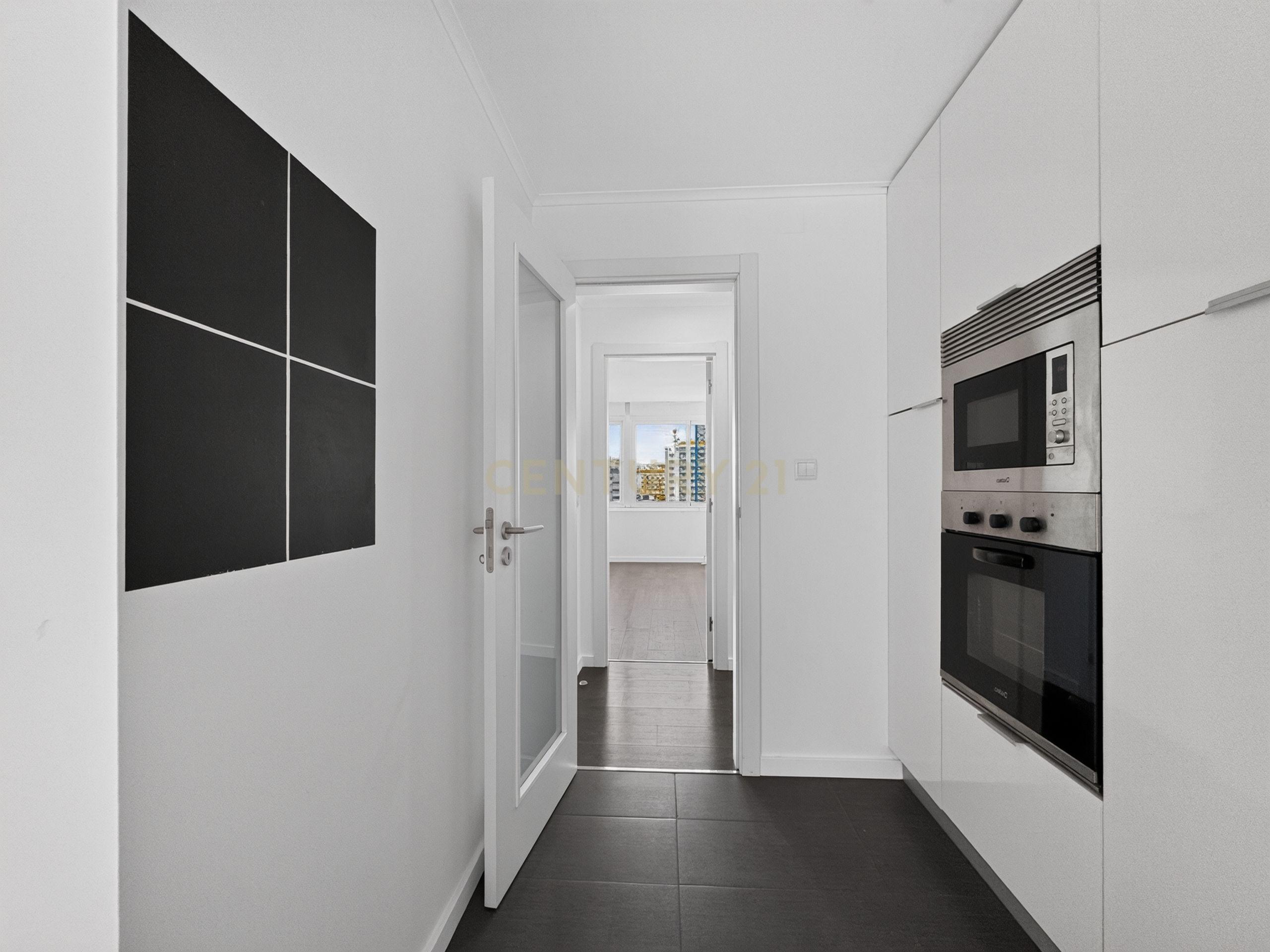 T3 com Suite na Av. 5 de Outubro | Entrecampos - View 4
