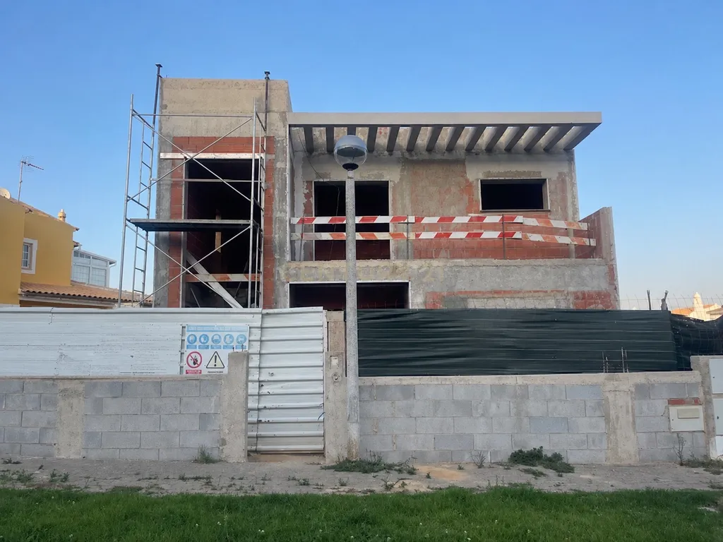Magnífica moradia moderna com cave, jardim, piscina e vista fabulosa! - Image 5