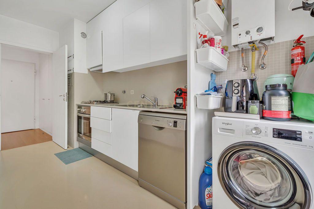 Apartamento T2 com Vista Panorâmica em Entrecampos - Image 5