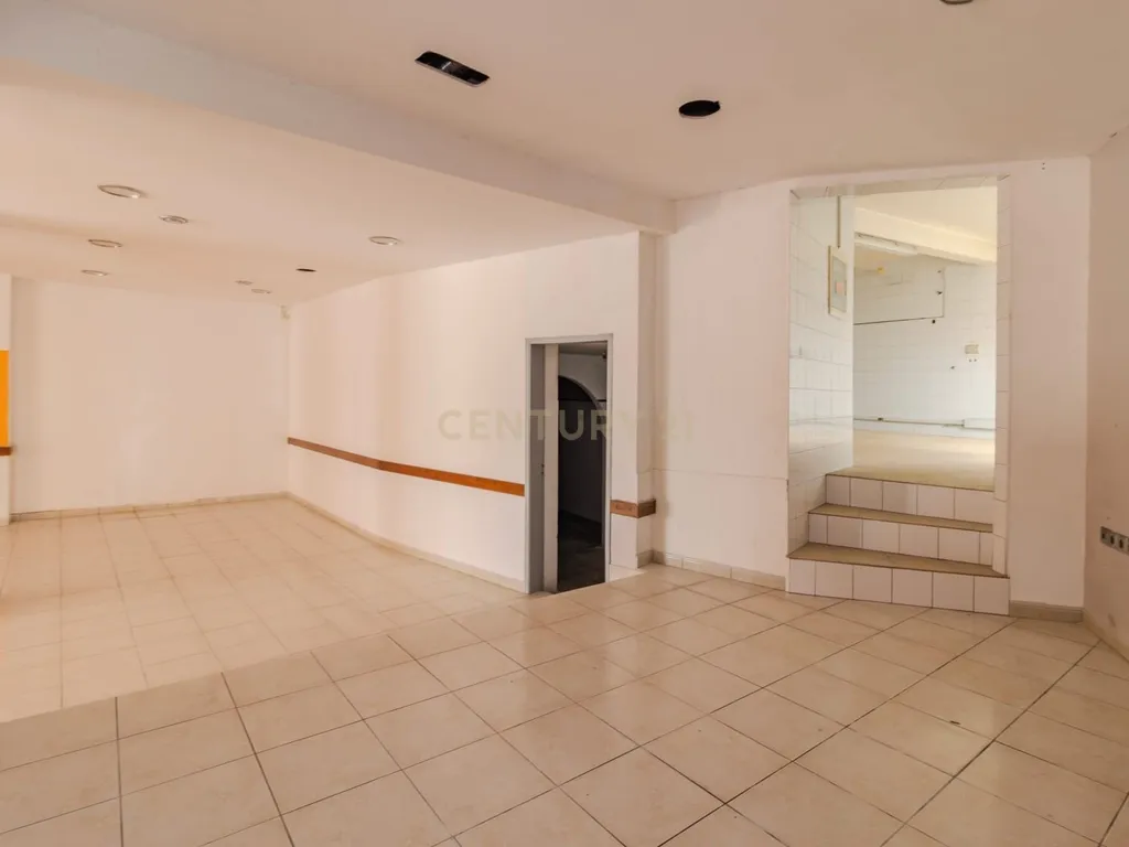 Moradia T3 + T1 + Espaço Comercial – Oportunidade Única no Centro da Vieira de Leiria - Image 9