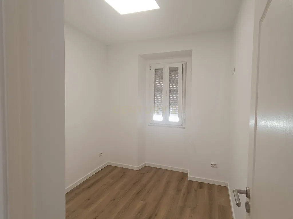 Prédio - Vila Irene - Sacavém - 12 Apartamentos - Image 10