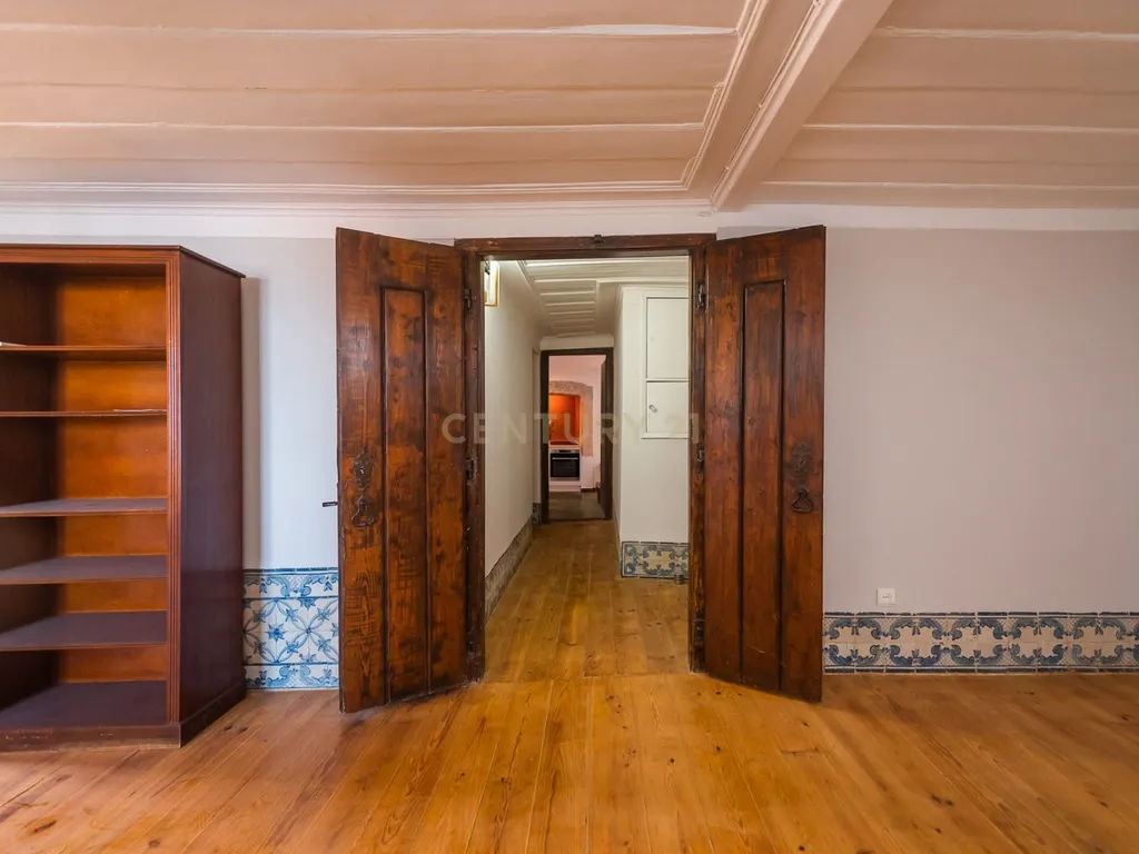 Excelente Apartamento T2 | Janelas Verdes - Image 14
