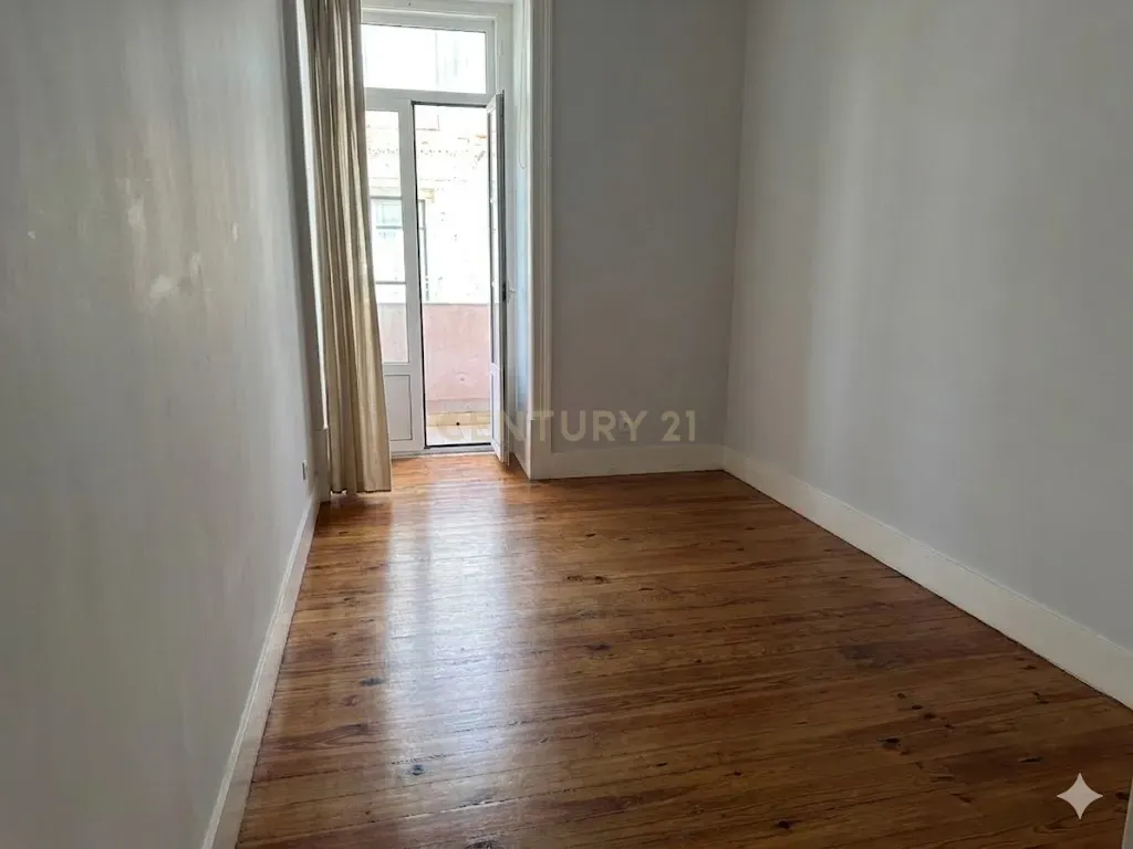 Fotografia 9 de Apartamento de 9 assoalhadas para Venda - com Rendimento Garantido