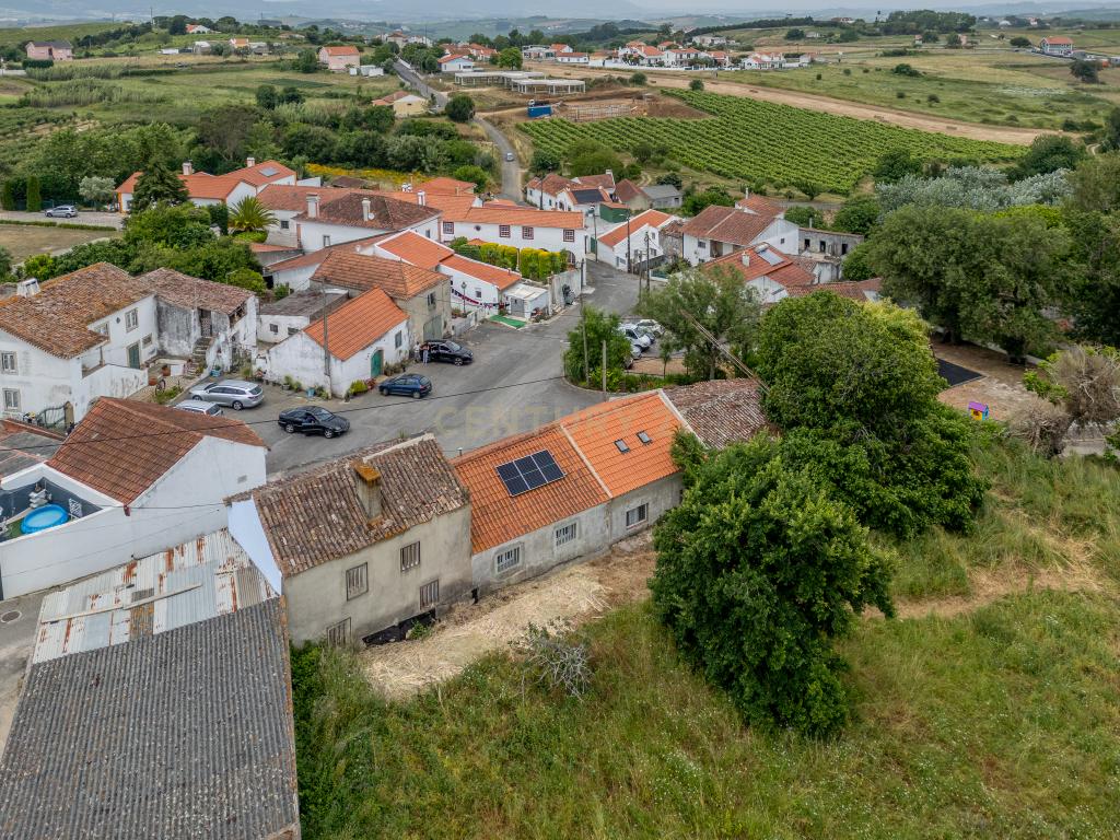 Moradia T3 com Entrada Independente para T1 – À Venda em Freiria, Sobral de Monte Agraço - Image 35
