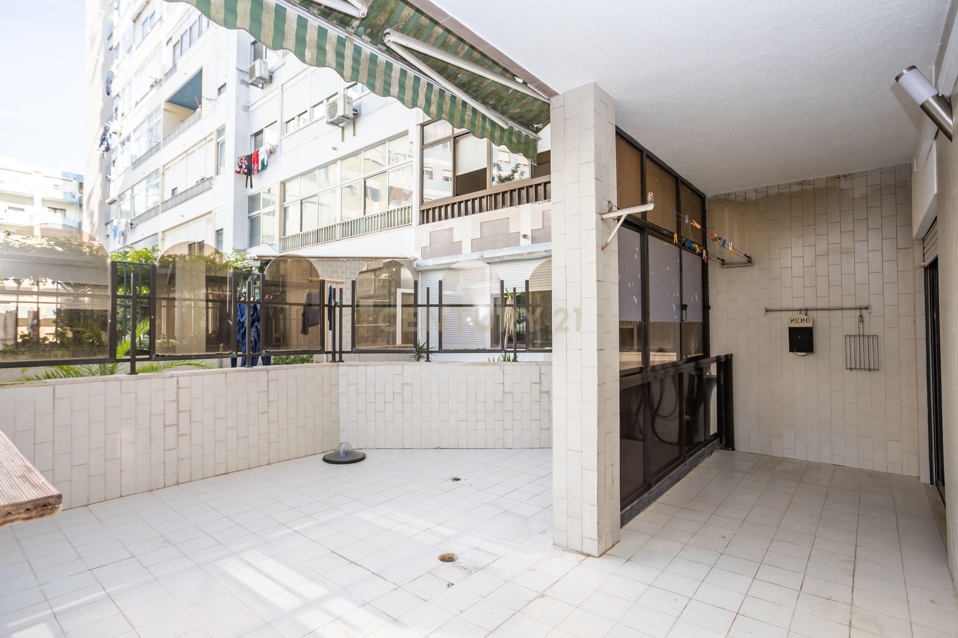 Apartamento T4, centro de Almada com terraço - Image 14