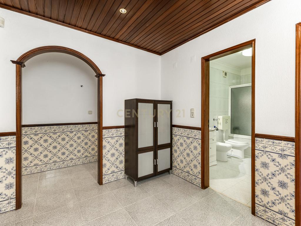 T2 para Arrendamento no Casal do Cotão, Agualva-Cacém — Último Andar com Vista Desafogada e Excelentes Acessos - Image 2