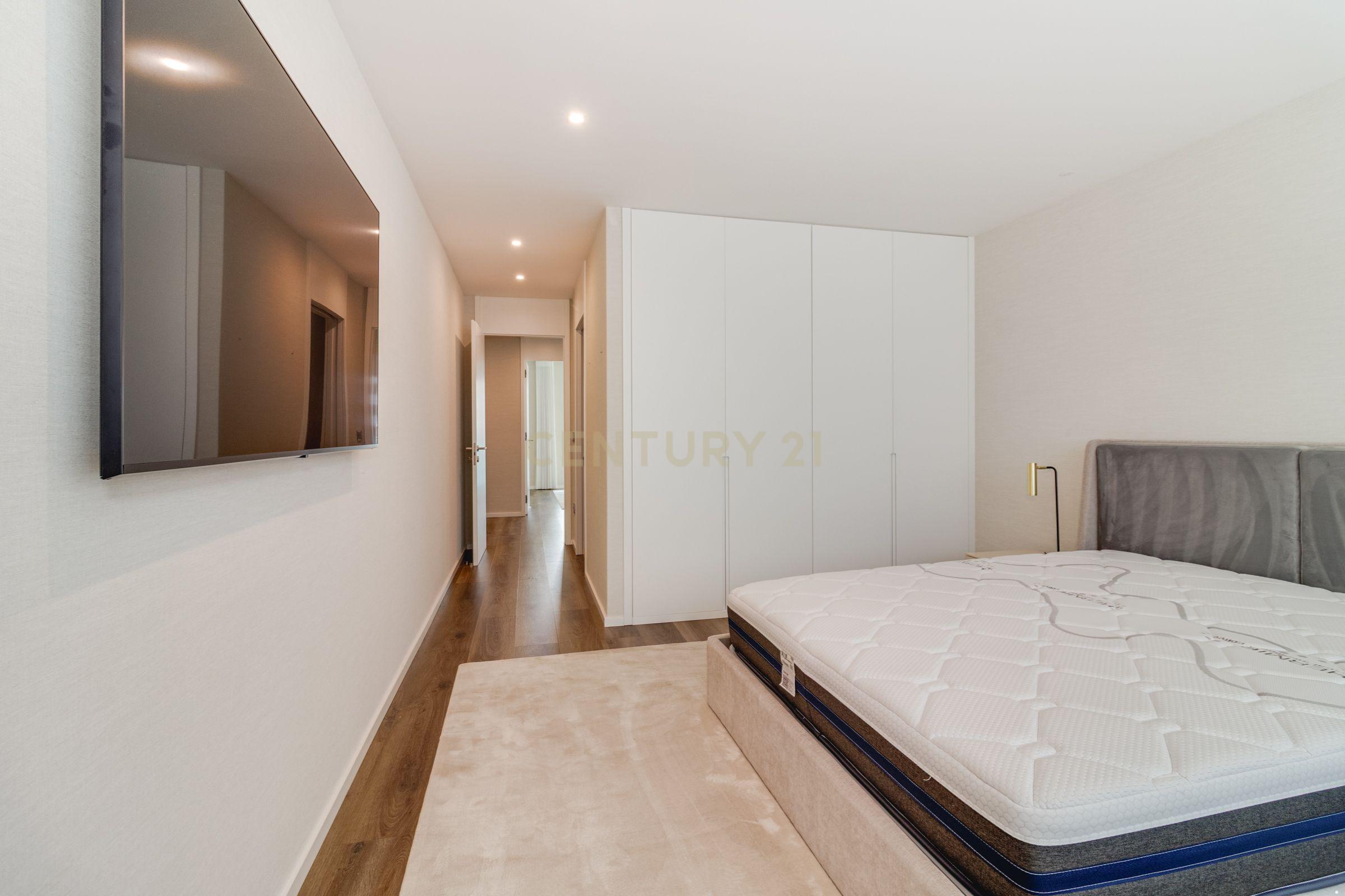 Fotografia 7 de T2 de Luxo junto ao Campo Pequeno | Novo, Mobilado, Varandas e Garagem