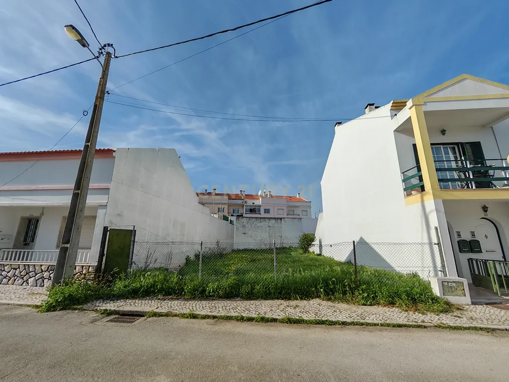 Lote para construção de moradia geminada no Montijo - Image 1