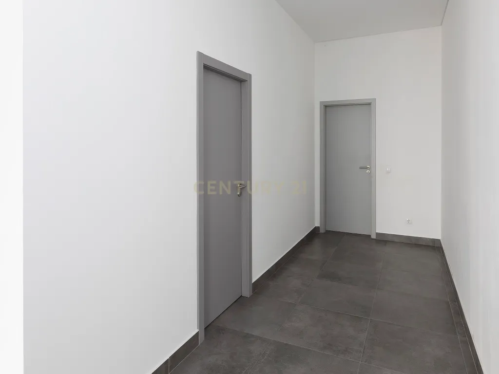 Espaço Comercial junto a Estação de Benfica - Image 6