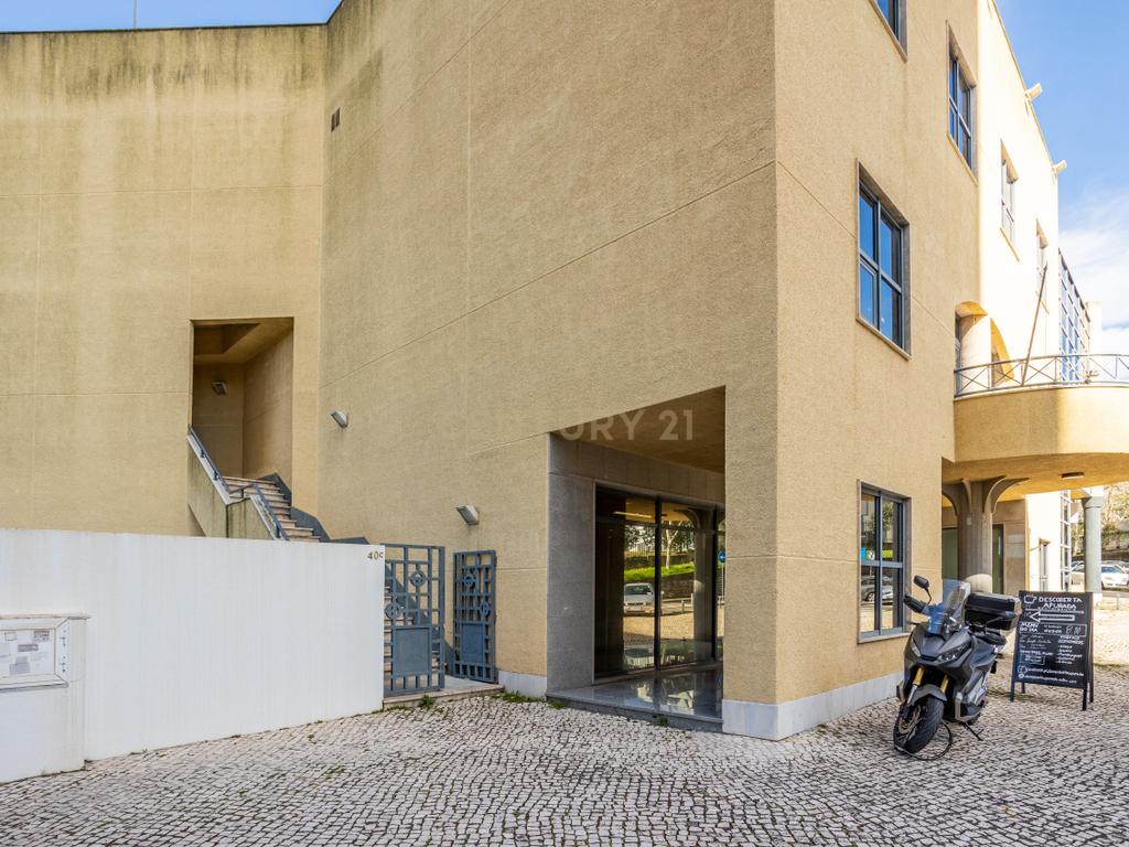Edifício Comercial em Carnaxide - 5 Pisos - Image 19