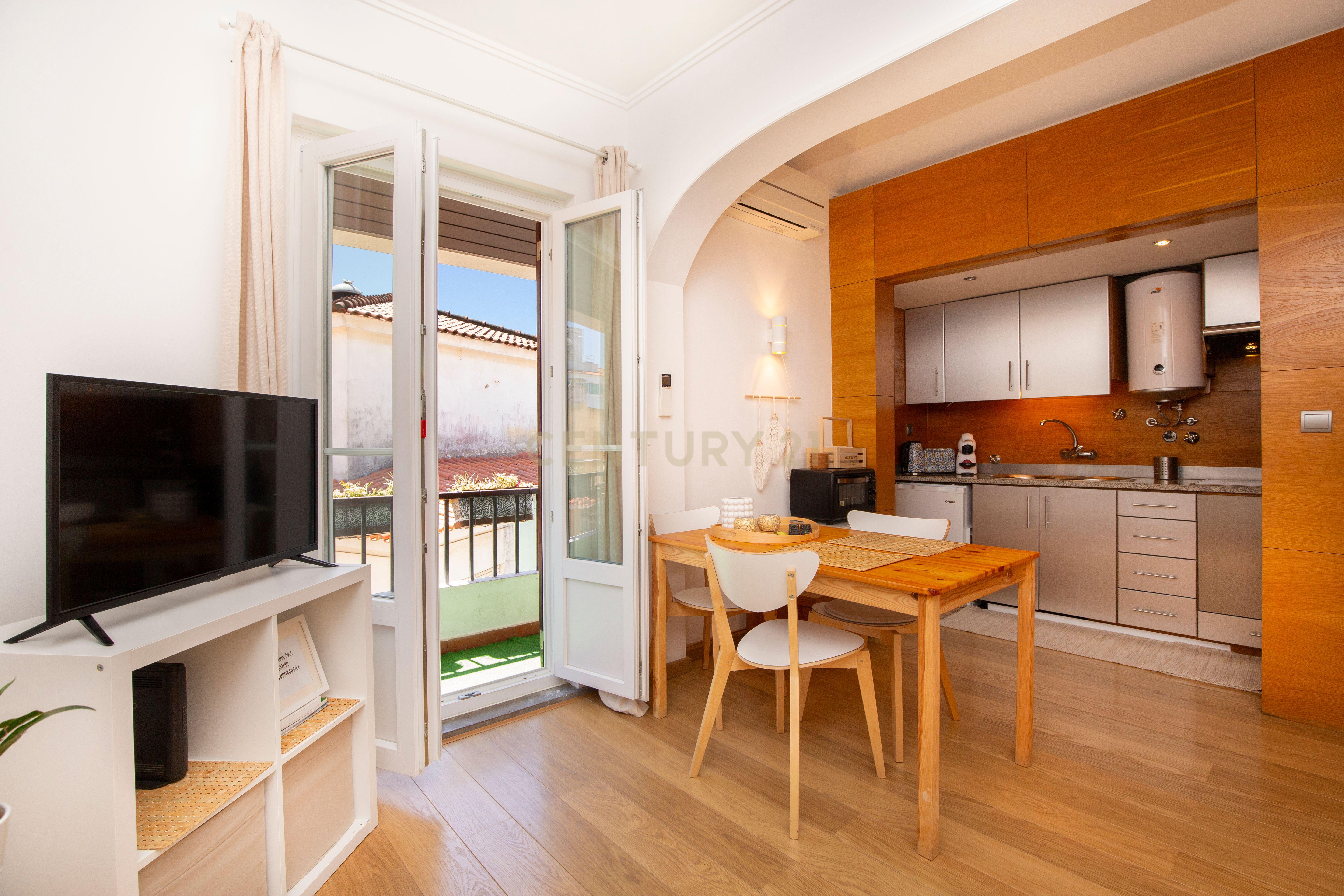 Charmoso Apartamento T1 com Deslumbrantes Vistas Água no Centro de Cascais" - Image 3