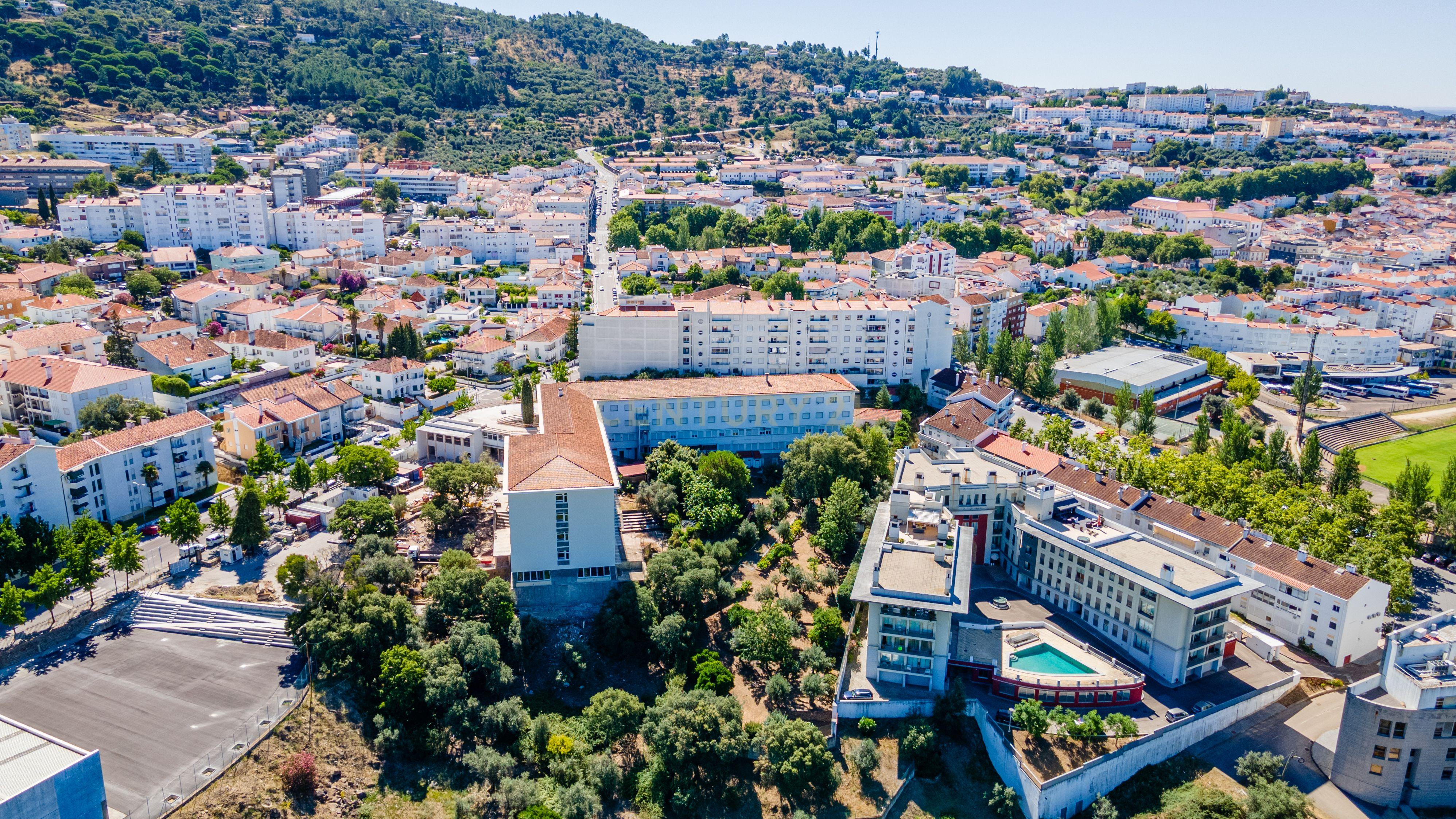 Prédio no Centro de Portalegre para investimento - Image 51