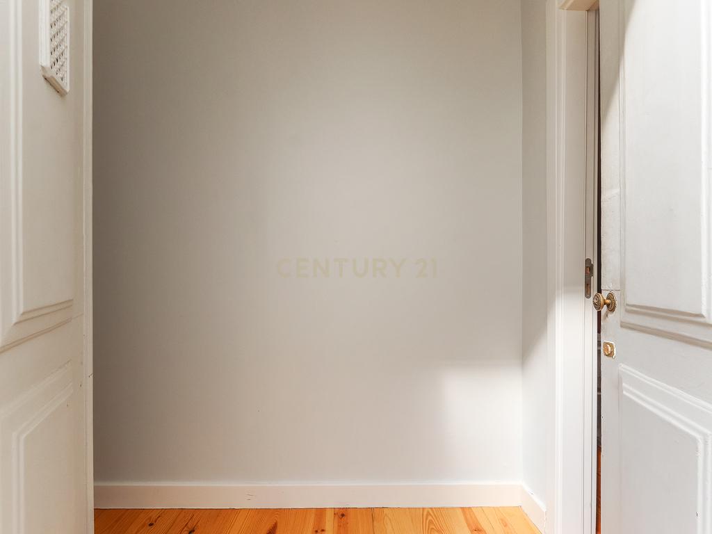 Apartamento T4 Totalmente Remodelado no 4º Andar - Image 24