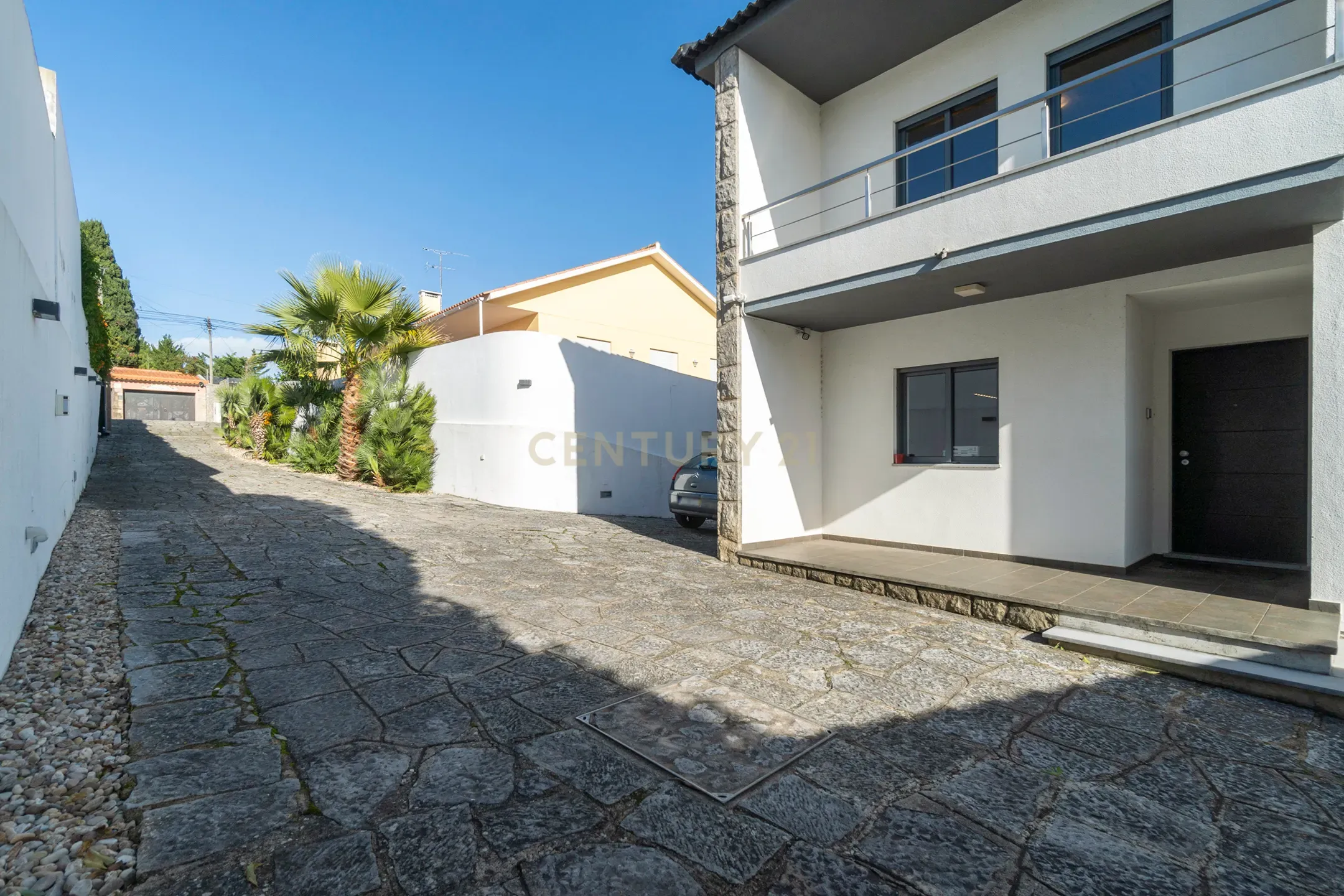 🏡 Luxo em Cada Detalhe: Moradia Exclusiva em Birre, Cascais - Image 12