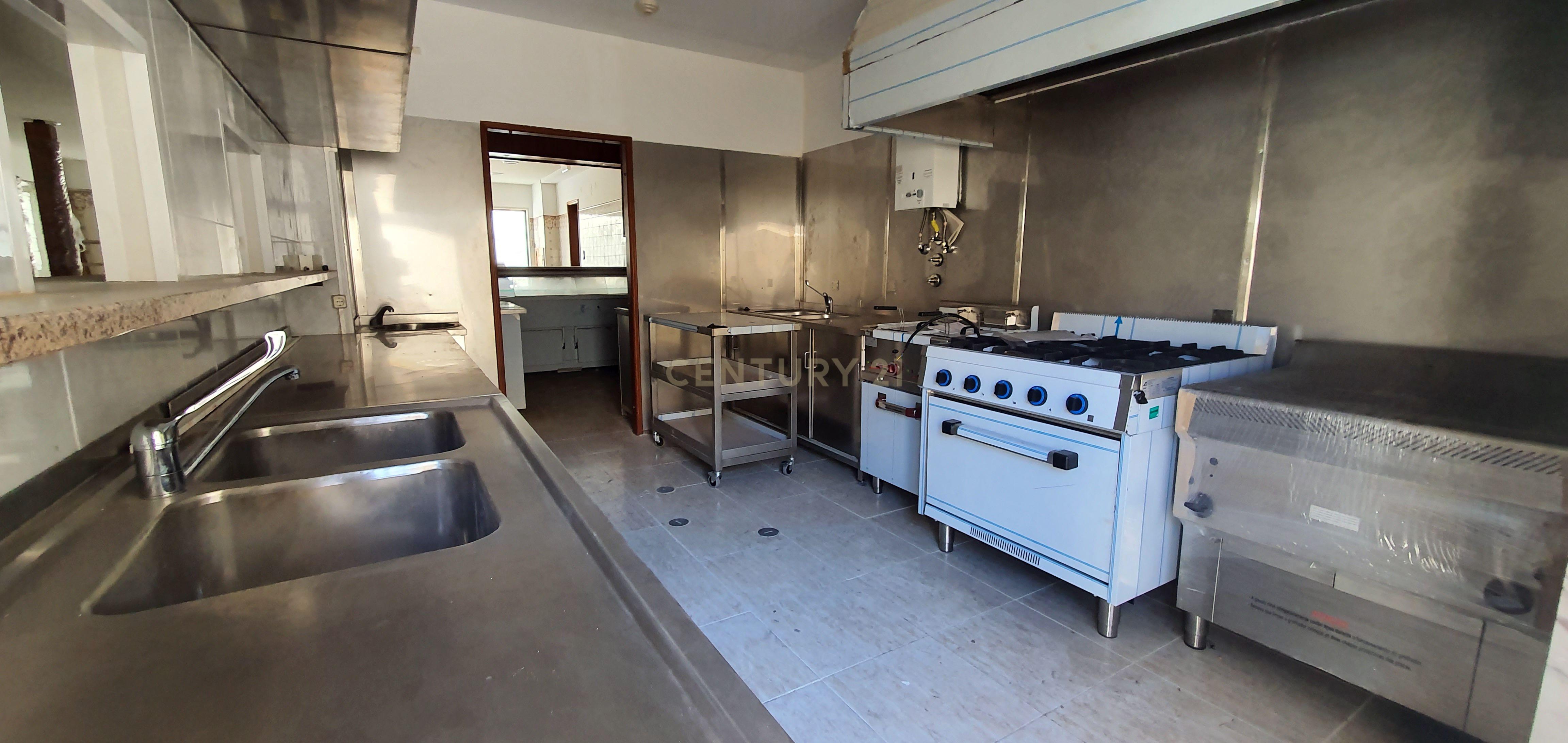 Restaurante/ Loja totalmente equipado - Imóvel e equipamento - NOVO - Image 19