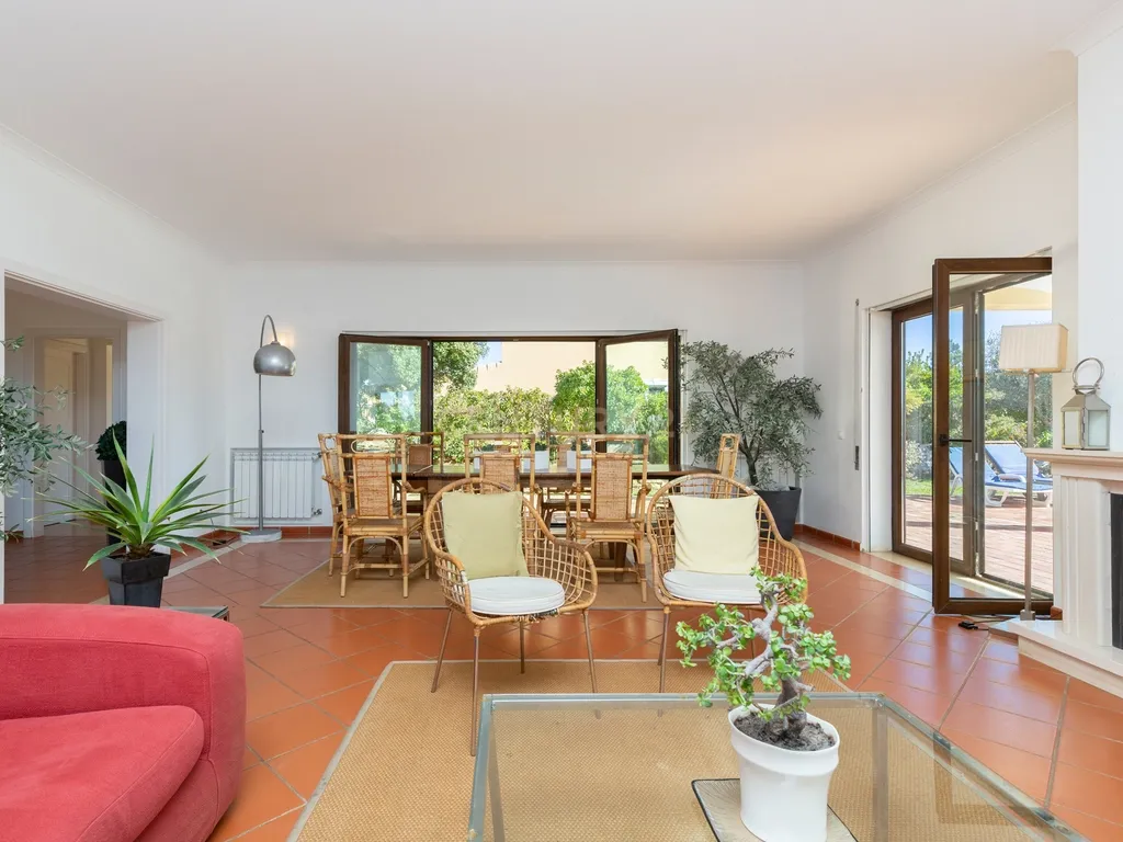 Moradia T4 Independente – Um Refúgio de Conforto e Elegância - Image 11
