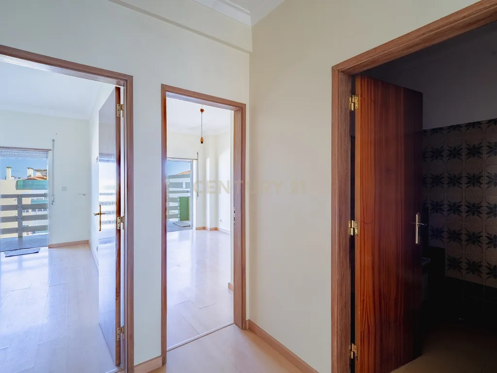 Apartamento T2 em Amora, Seixal - Oportunidade Única! - Image 7
