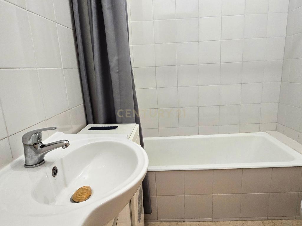 Apartamento T1 com excelente localização no Alto de Algés - Image 12