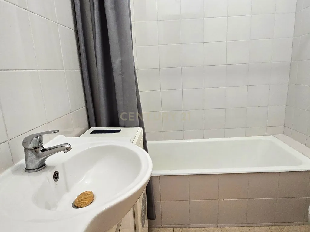 Apartamento T1 com excelente localização no Alto de Algés - Image 12