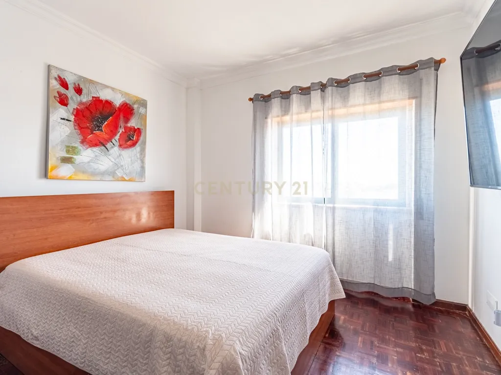 Apartamento T2 Vale de Flores - Image 8