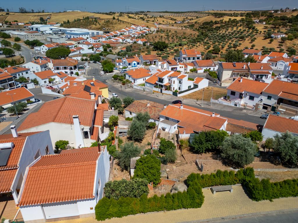 Moradia T3 com lote de terreno de 435 m2 para recuperar em Ourique, Baixo Alentejo  - Image 17