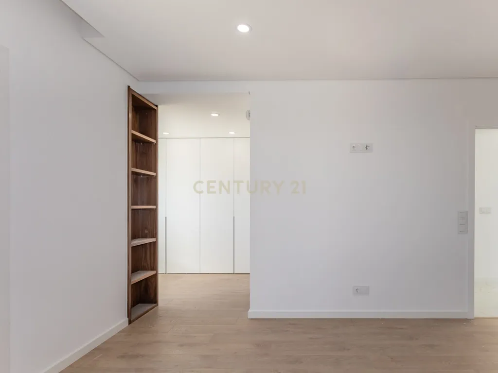 Carisma e boas áreas na sua Moradia Nova T4 Suites!!! no Pinhal do General - Image 27