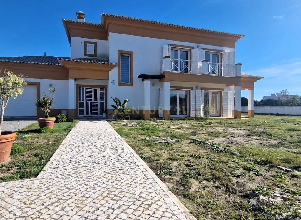 Moradia independente T4 Quinta do Conde - Image 1