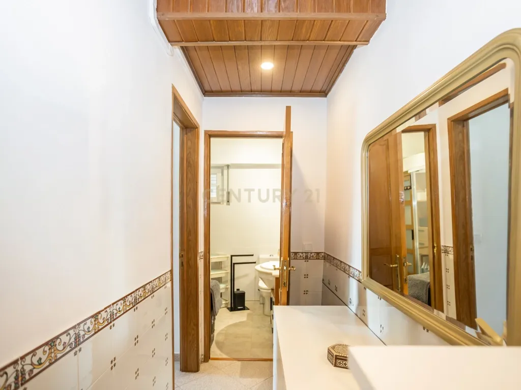 Apartamento T2 com Varanda Cruz de Pau, Amora - Seixal - 0651-06250 - Image 23