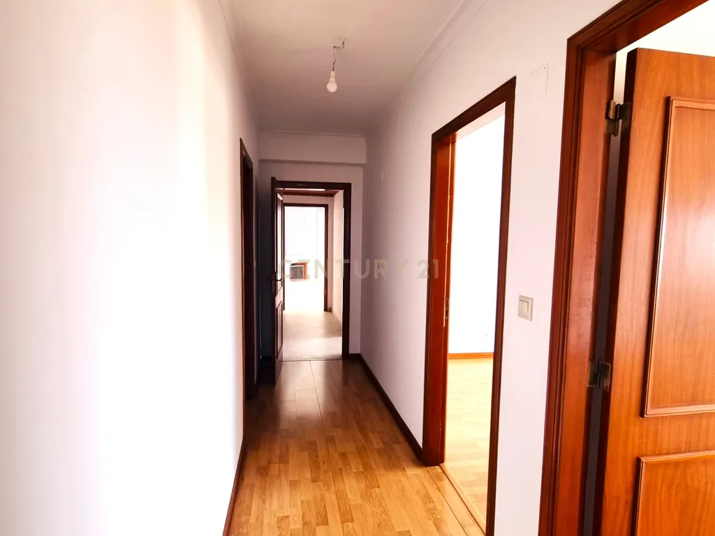 Apartamento T2 com Vista Panorâmica e garagem - Image 17