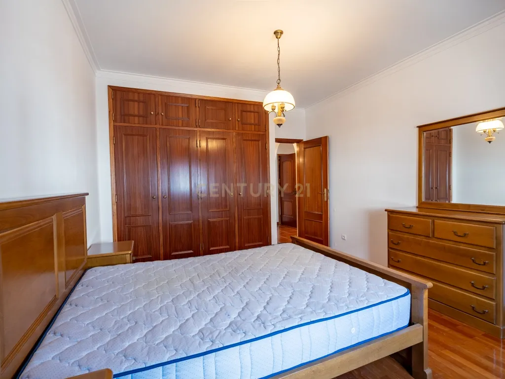 Moderno T1 em Lousã, quase novo e pronto a habitar - Image 21