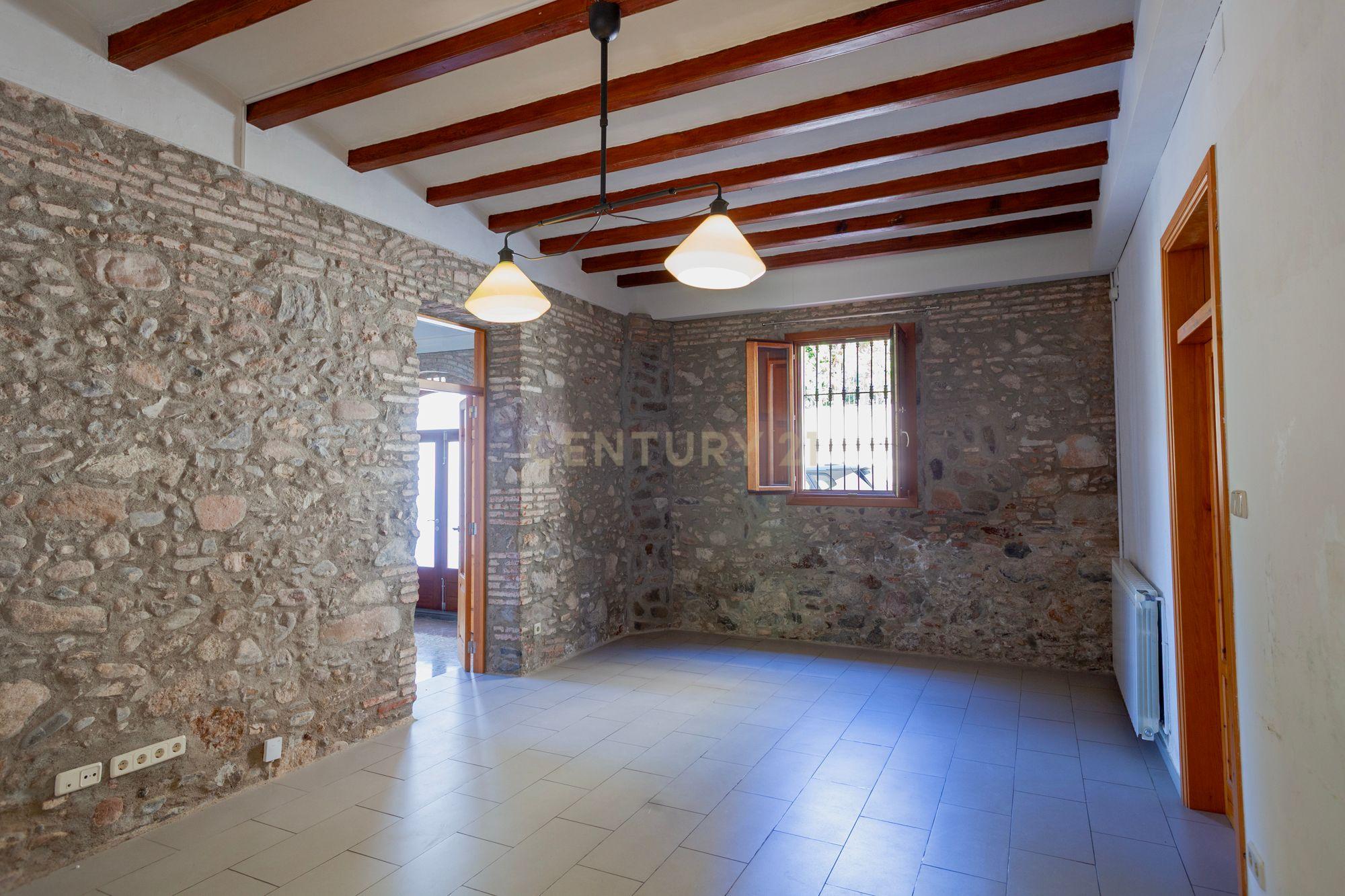 Encanto modernista no rés do chão com jardim – La Garriga - Image 11
