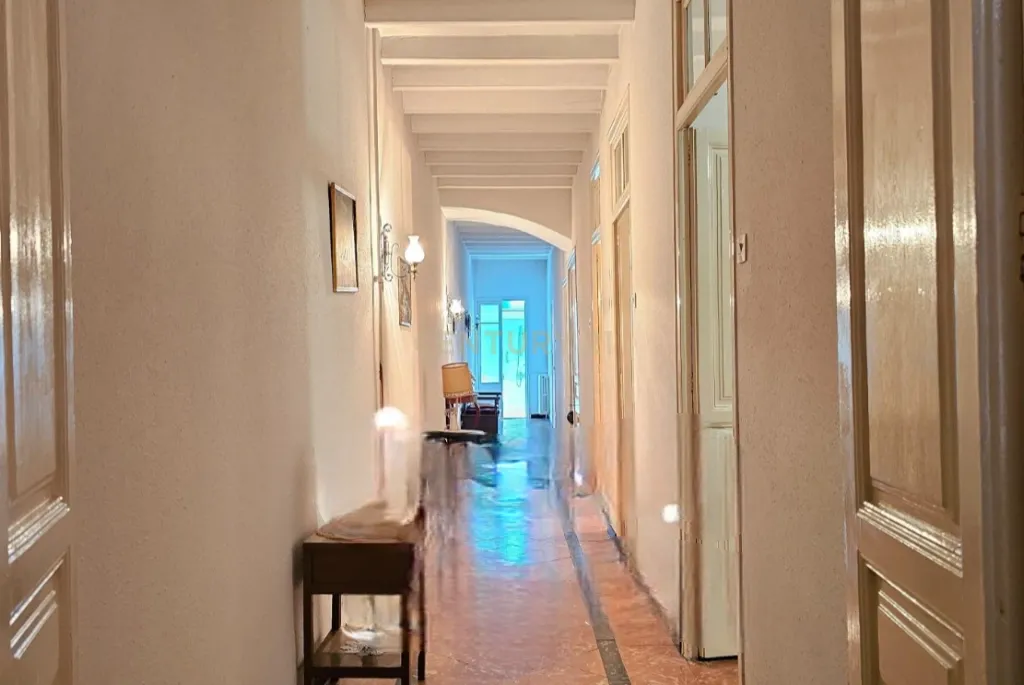 GRANDE CASA À VENDA NO CENTRO DA VILA DE CERVELLÓ, A APENAS 15 KM DE BARCELONA E DO AEROPORTO EL PRAT - IDEAL PARA VÁRIAS FAMÍLIAS OU COMO MASIA SEM JARDIM - Image 6