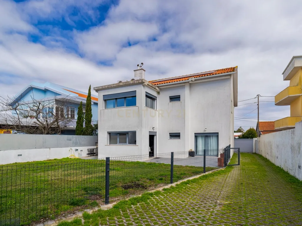 Moradia familiar T6 com anexo T1 independente, num lote com 510m² no Botequim – Charneca da Caparica, Almada - Image 25