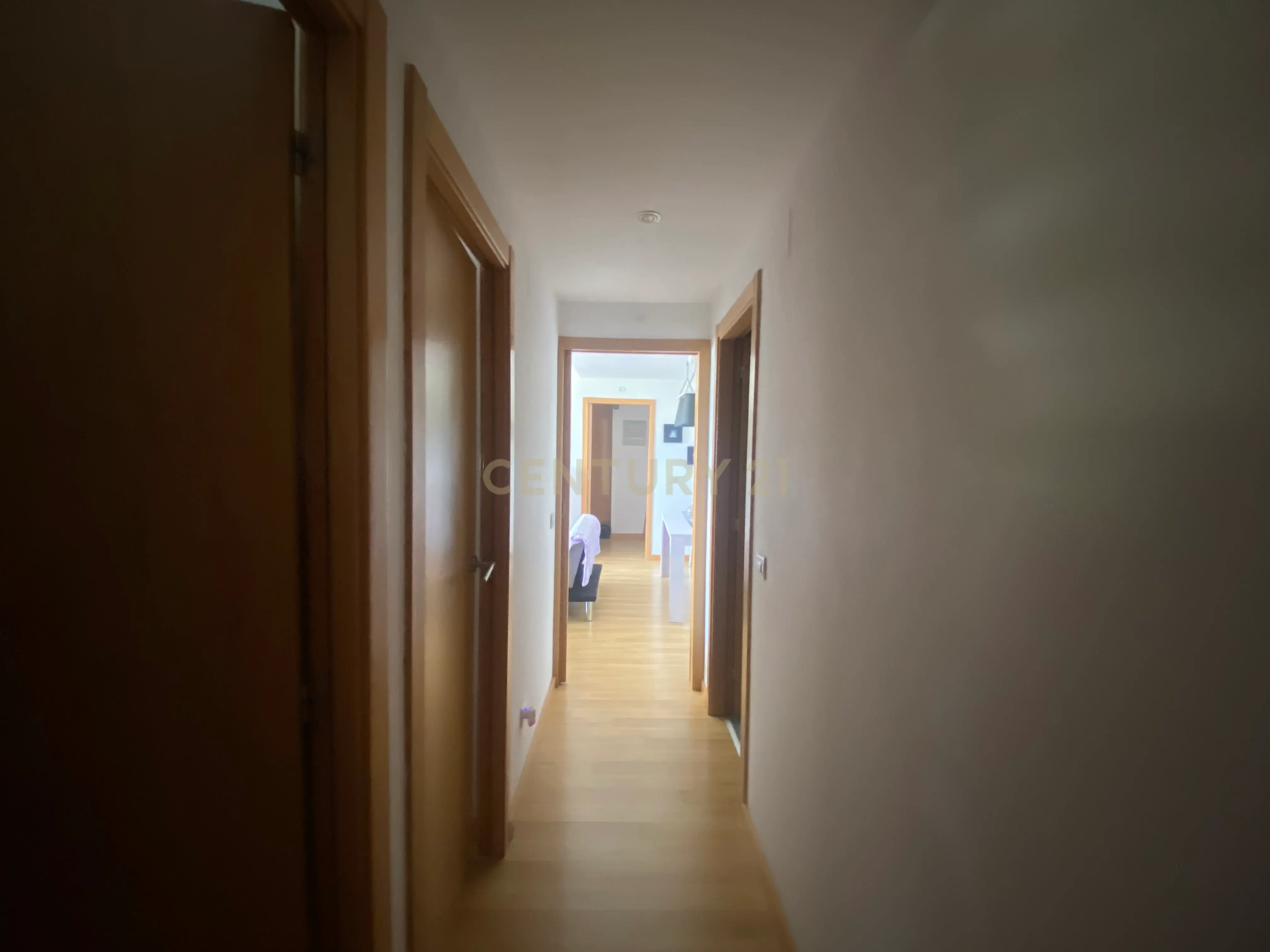 Luxuoso Apartamento com Vista Panorâmica em Madrid - Image 12