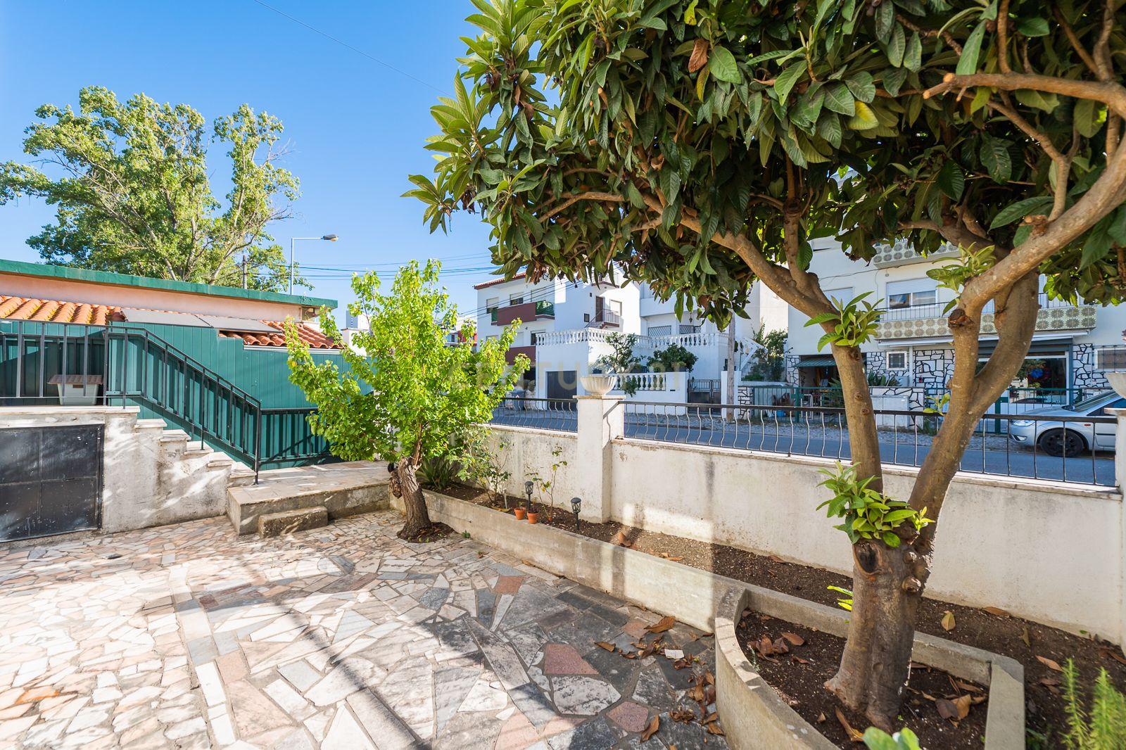 Fotografia 6 de Apartamento T2 com espaço exterior Privativo em Zona Tranquila de Loures.