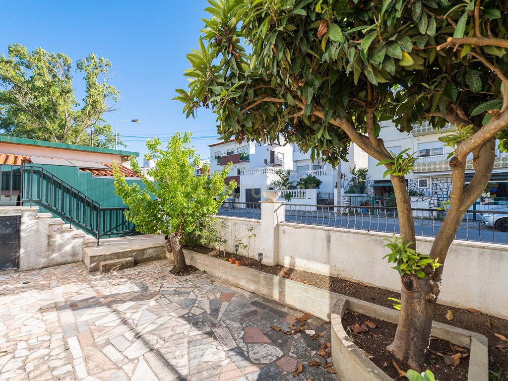Apartamento T2 com espaço exterior Privativo em Zona Tranquila de Loures. - Image 6