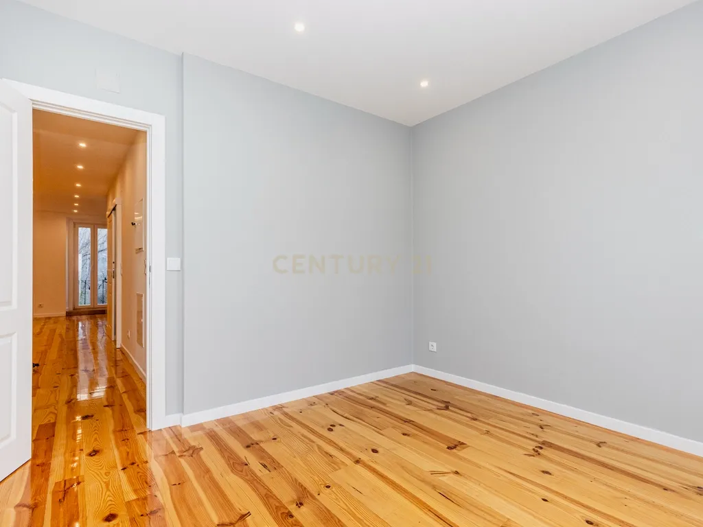 Excelente apartamento T3 Duplex, totalmente renovado, na Rua Angelina Vidal nº 32 – pronto a habitar! - Image 16