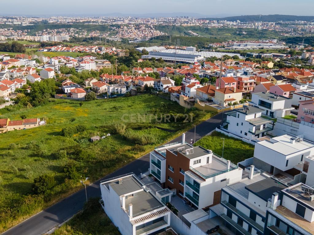 Luxuosa Moradia T5 em Odivelas com Vista Panorâmica - Image 47